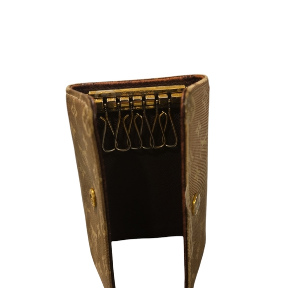 Louis Vuitton key Holder - Picture 2 of 3